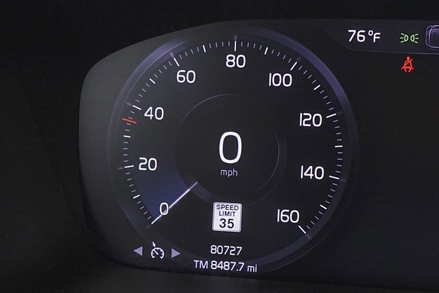 Used 2022 Volvo XC40 T5 Momentum image 20