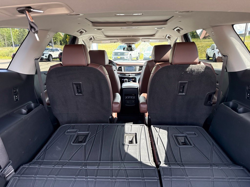 Used 2020 Buick Enclave Avenir w/ Avenir Technology Package AWD/4WD image 6