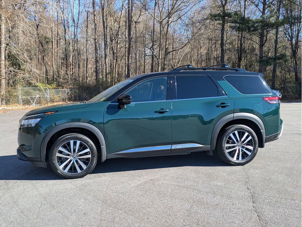 Used 2023 Nissan Pathfinder Platinum image 2