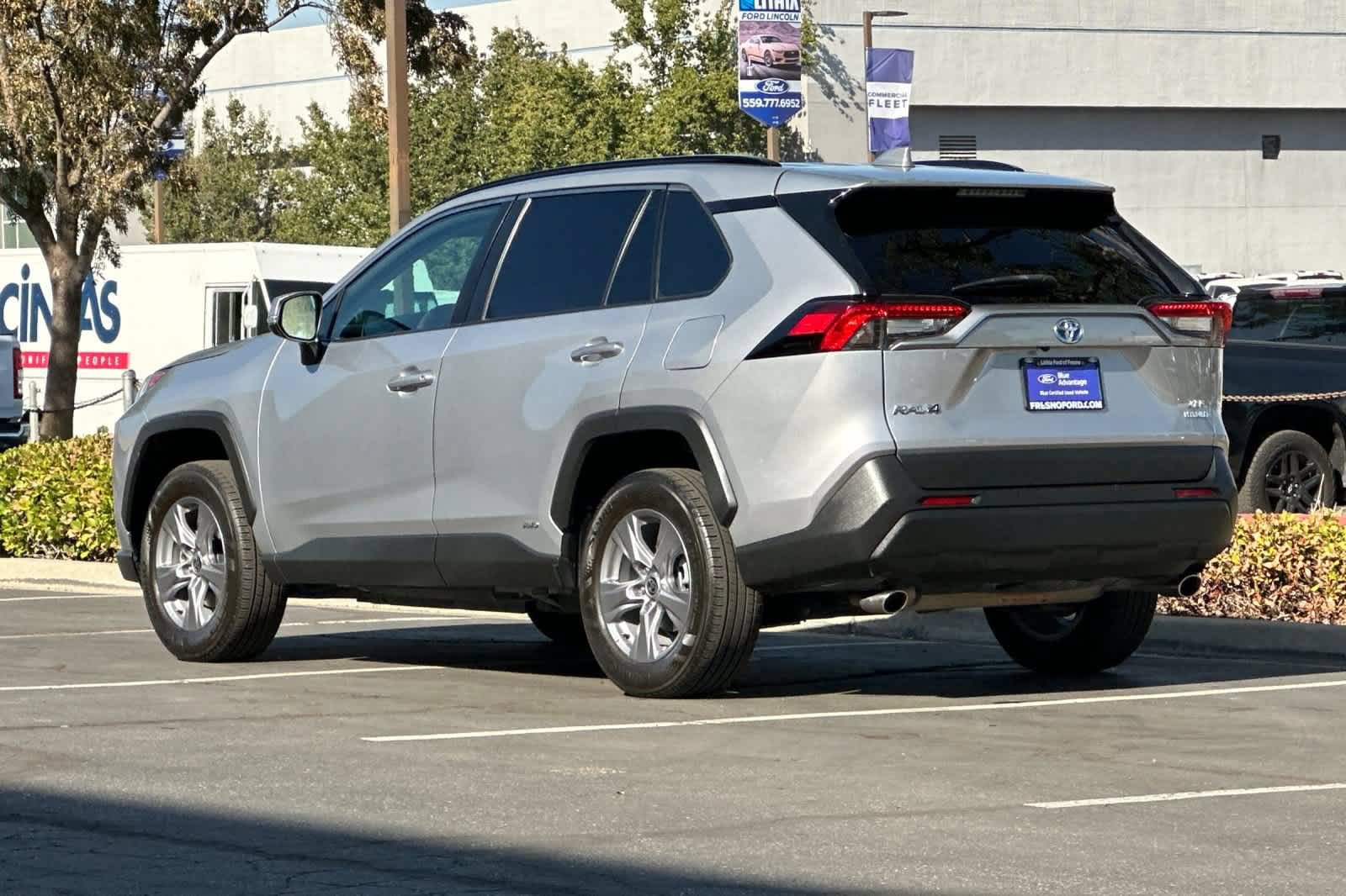 Used 2022 Toyota RAV4 XLE w/ Convenience Package AWD/4WD image 7