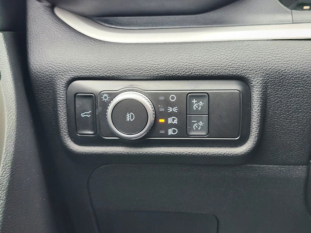 Certified 2022 Ford Explorer XLT w/ Equipment Group 202A image 25