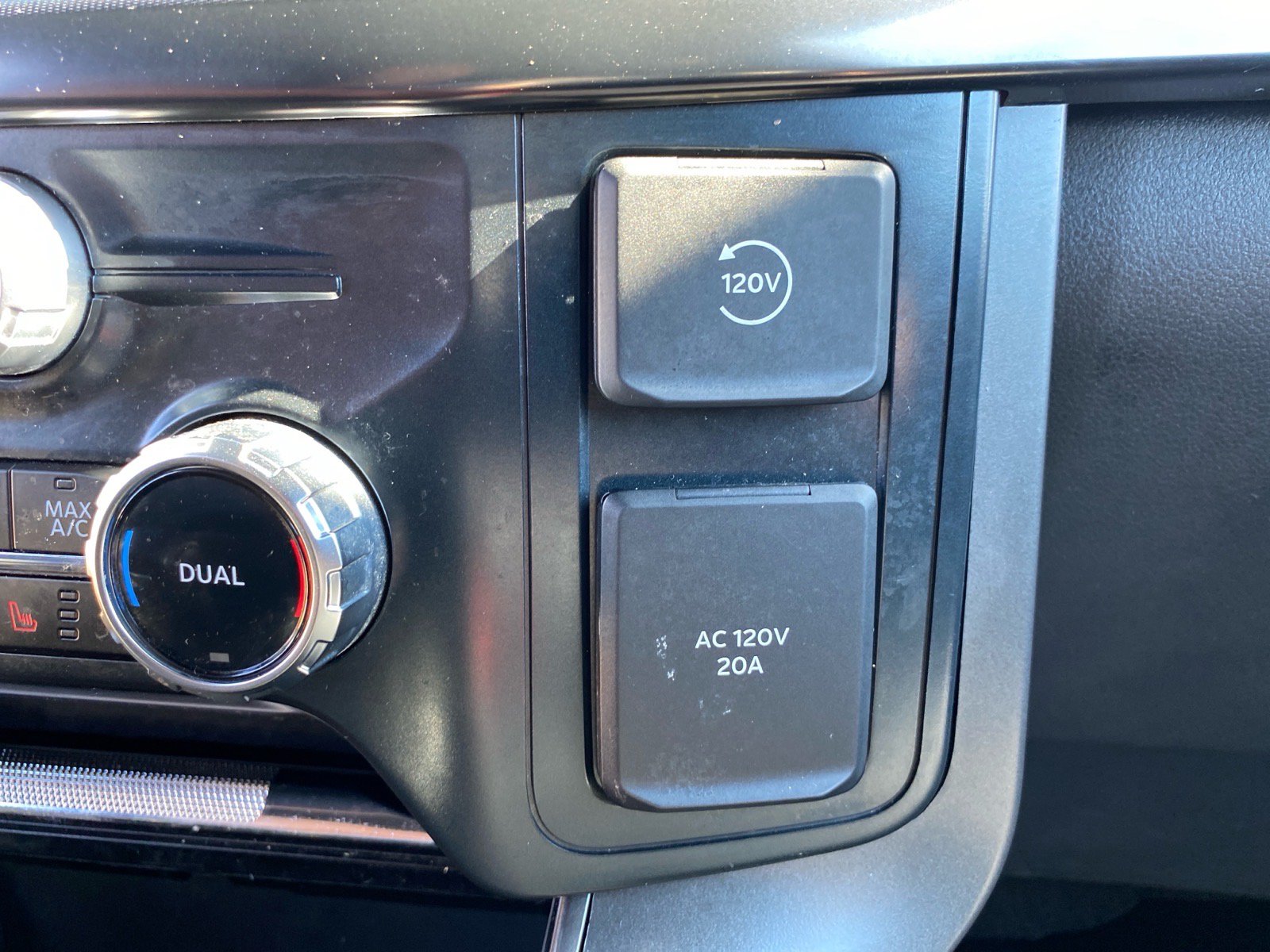 Certified 2024 Ford F150 Lariat w/ FX4 Off-Road Package AWD/4WD image 27