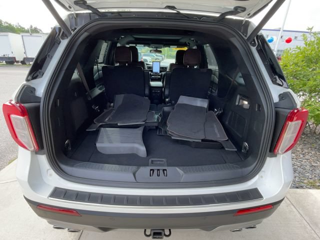 Certified 2024 Ford Explorer Platinum w/ Technology Package AWD/4WD image 11