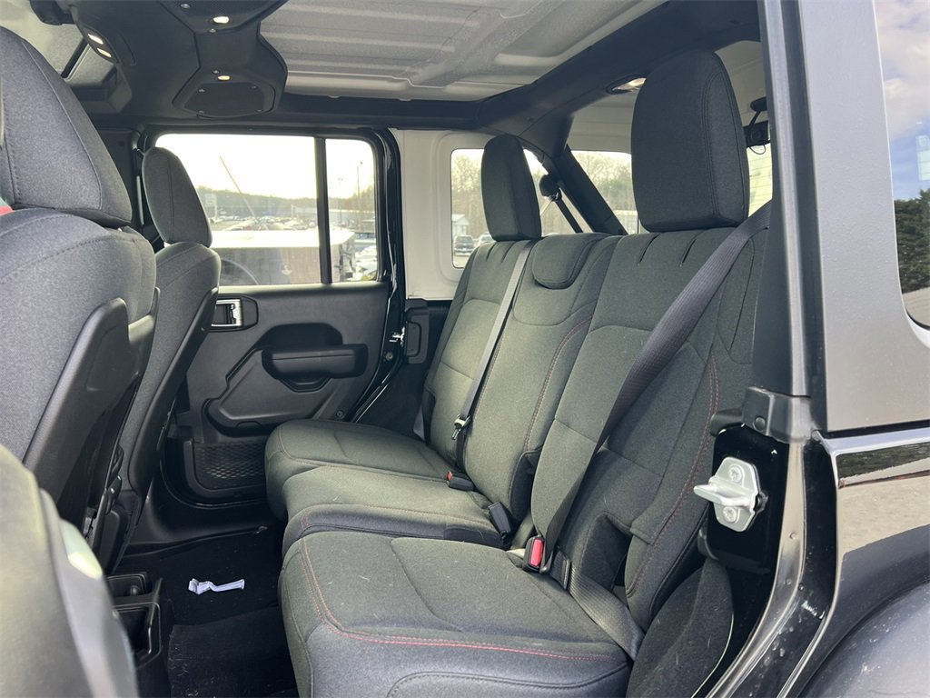 Used 2024 Jeep Wrangler Unlimited Rubicon w/ Technology Group image 15