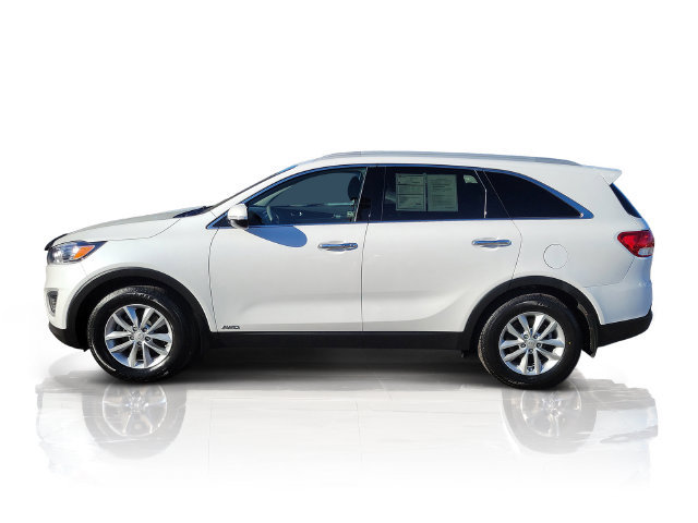 Used 2017 Kia Sorento AWD image 4