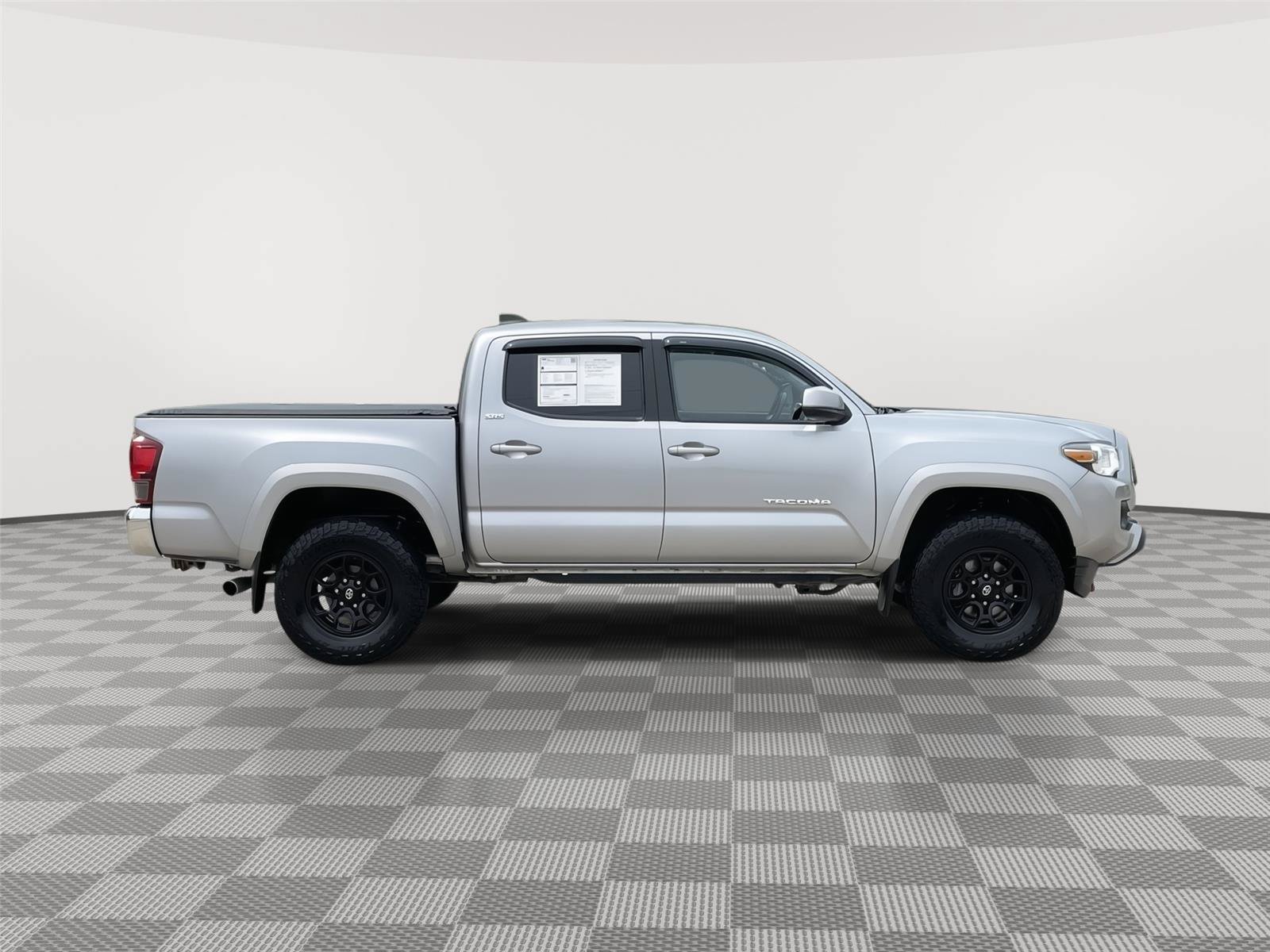 Used 2020 Toyota Tacoma SR5 AWD/4WD image 6