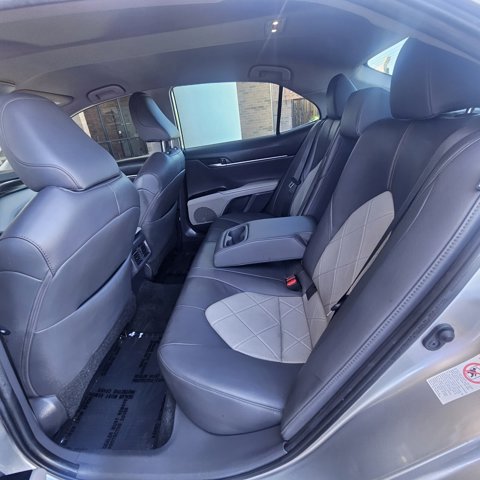 Used 2019 Toyota Camry XLE image 12