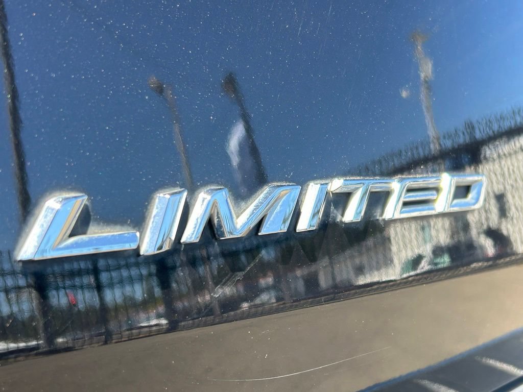 Certified 2023 Ford Explorer Limited AWD/4WD image 9