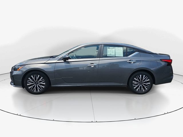 Used 2025 Nissan Altima 2.5 SV FWD image 6