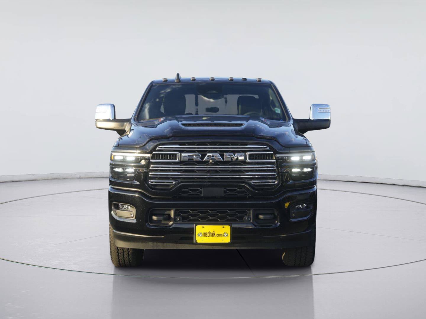 Used 2025 RAM 2500 Laramie AWD/4WD image 3
