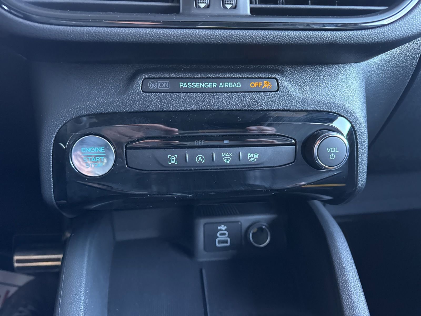 Certified 2024 Ford Escape ST-Line w/ Tech Pack #1 image 33