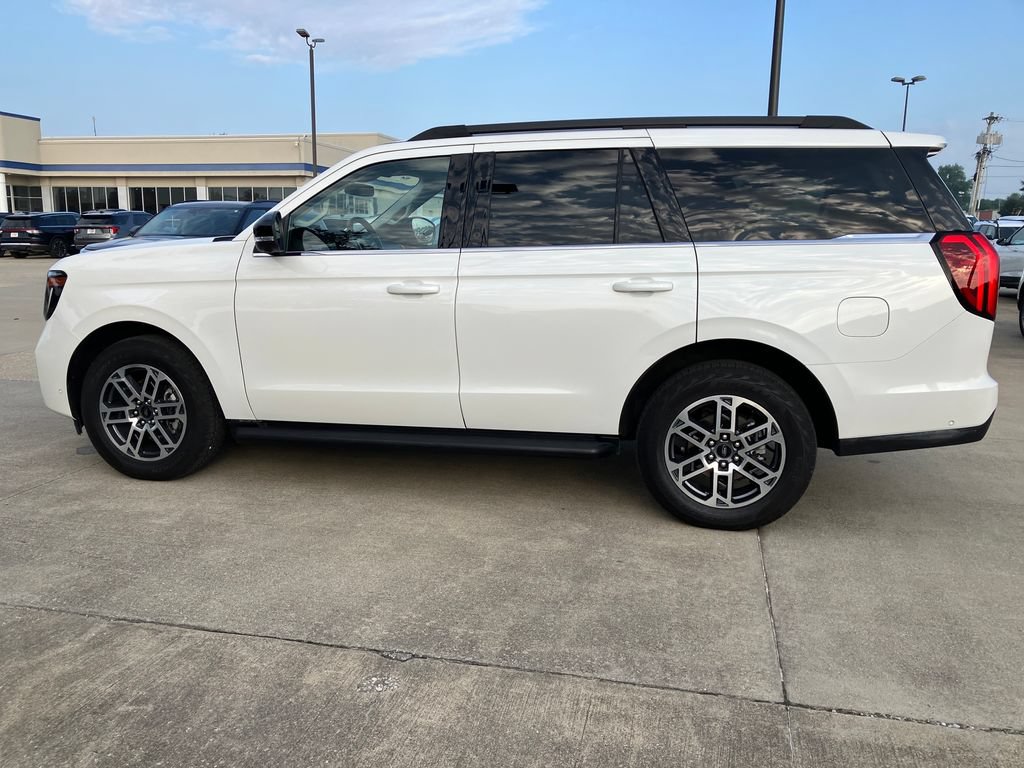 Certified 2025 Ford Expedition Active AWD/4WD image 2