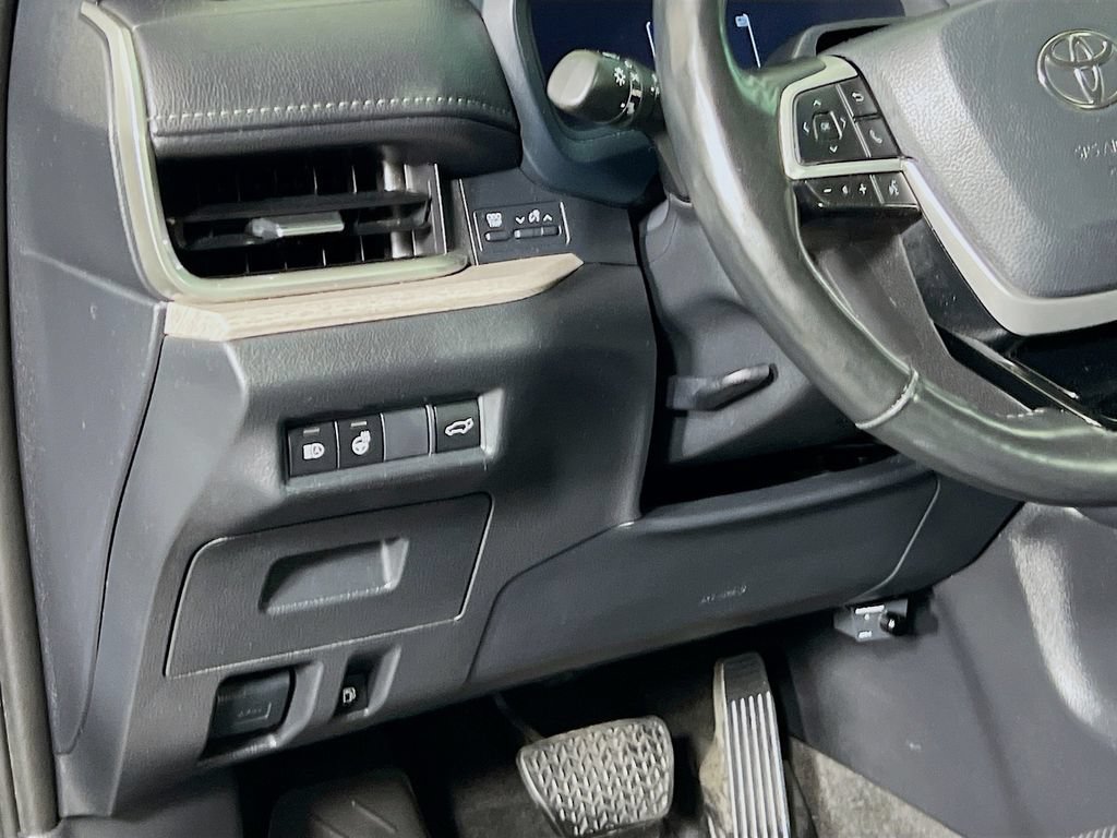 Used 2024 Toyota Grand Highlander AWD image 12