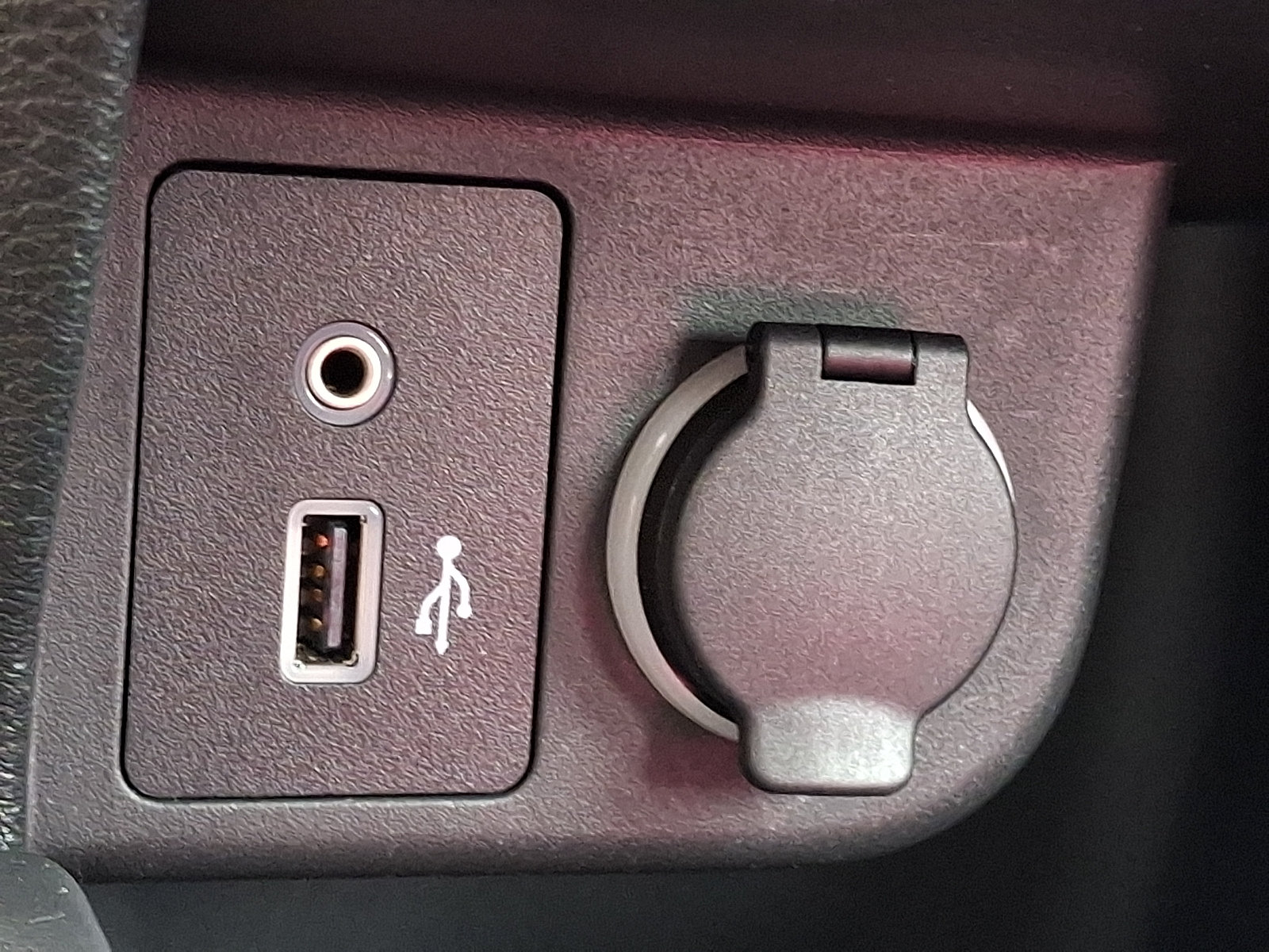 Used 2019 Nissan Kicks SR w/ SR Premium Package FWD image 24