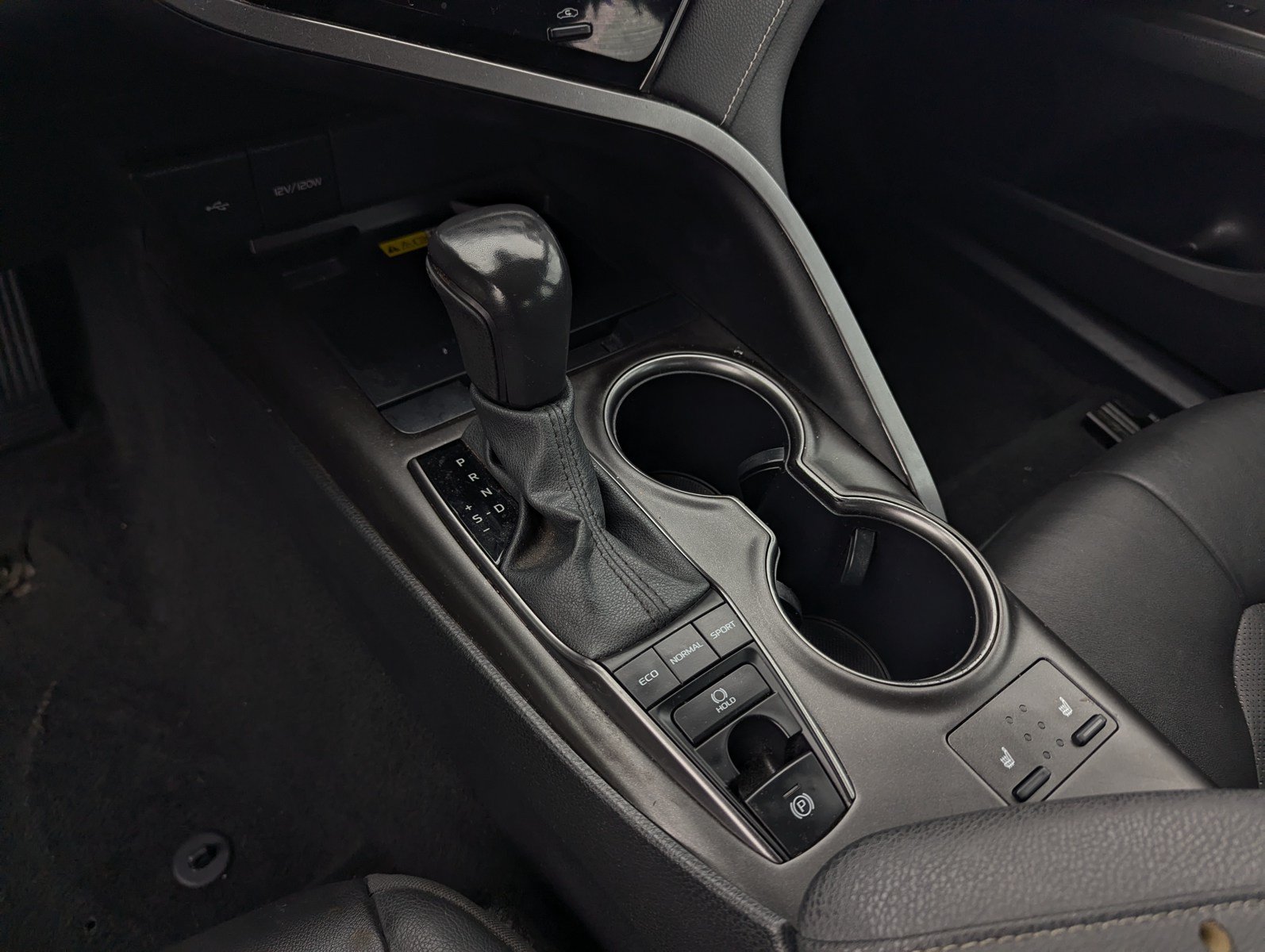 Used 2024 Toyota Camry XSE FWD image 7