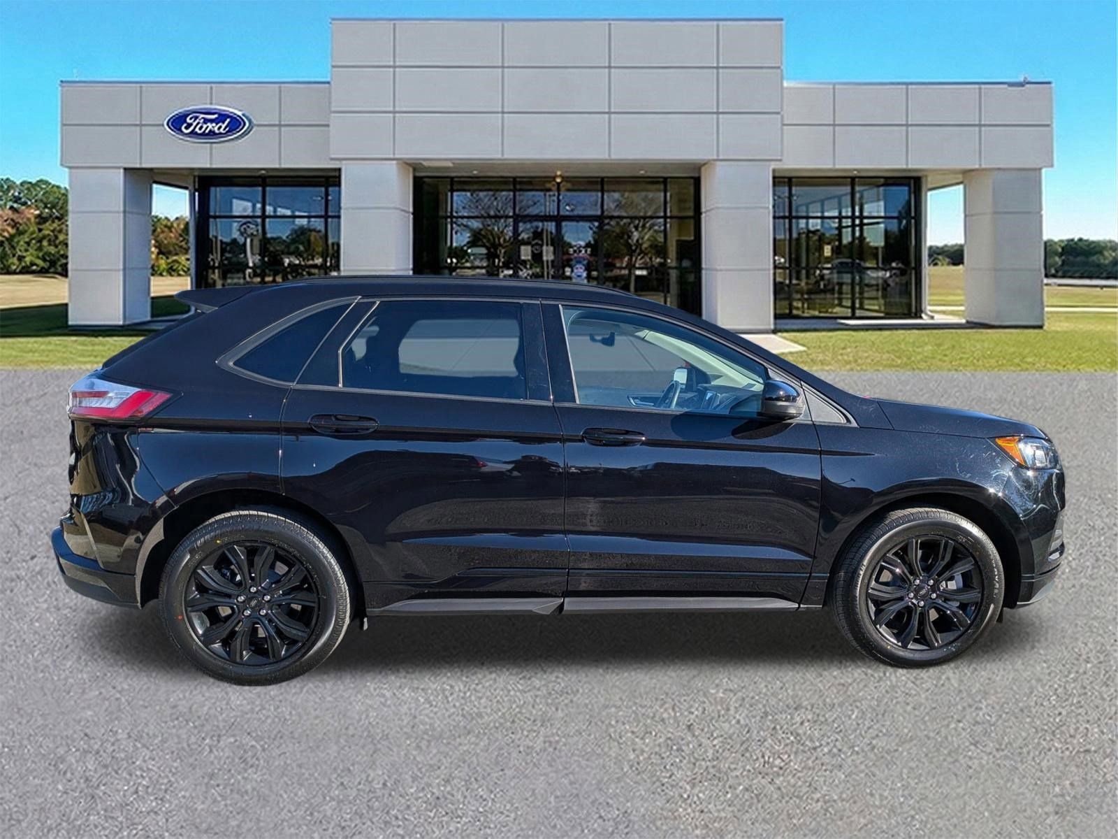 Certified 2022 Ford Edge SE w/ Black Appearance Package image 6