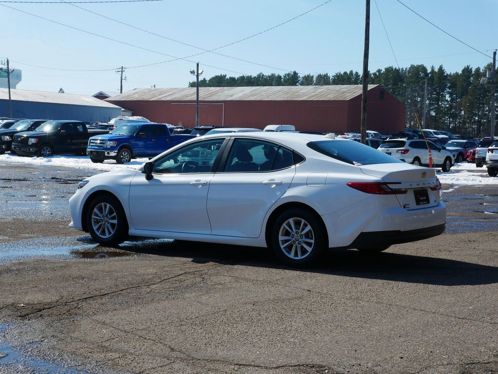 Used 2025 Toyota Camry LE image 4