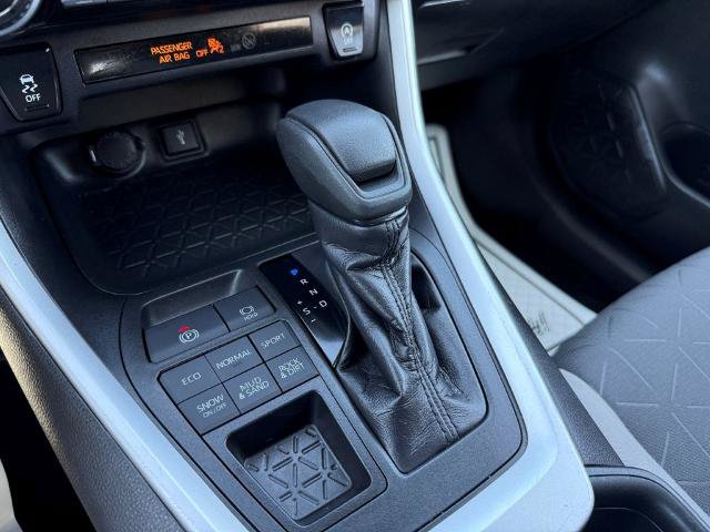 Used 2020 Toyota RAV4 XLE AWD/4WD image 30