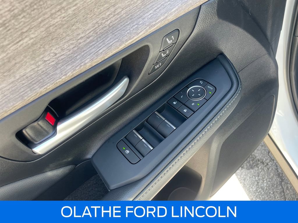 Used 2025 Toyota Grand Highlander AWD image 23