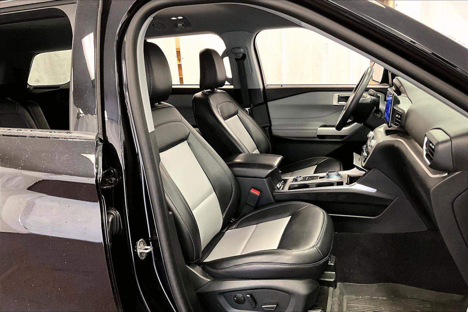 Certified 2023 Ford Explorer XLT w/ Equipment Group 202A image 9