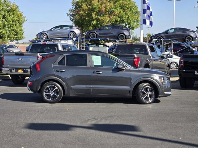 Used 2025 Kia Niro LX FWD image 3