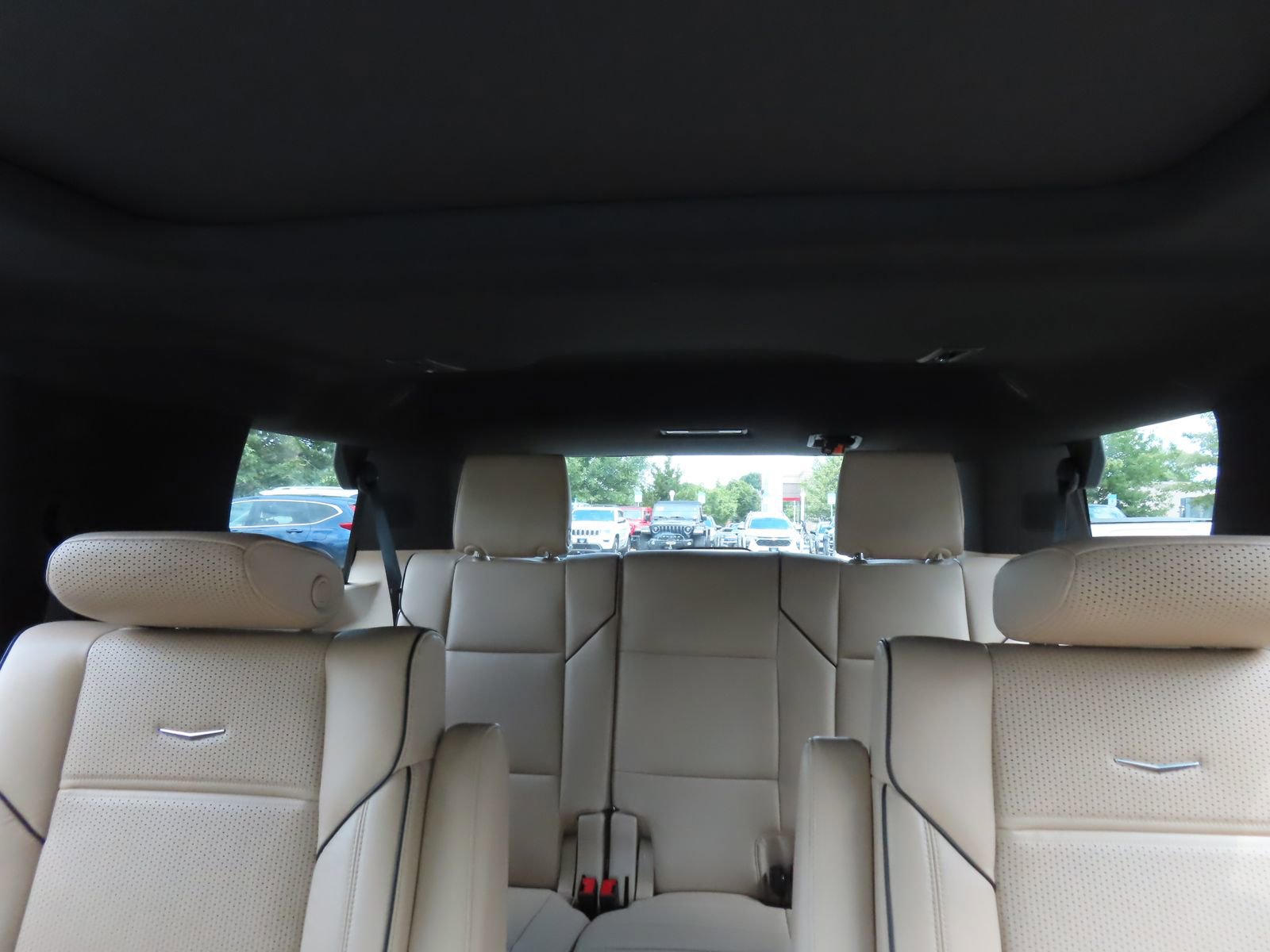 Used 2021 Cadillac Escalade Premium Luxury w/ Performance Package AWD/4WD image 41