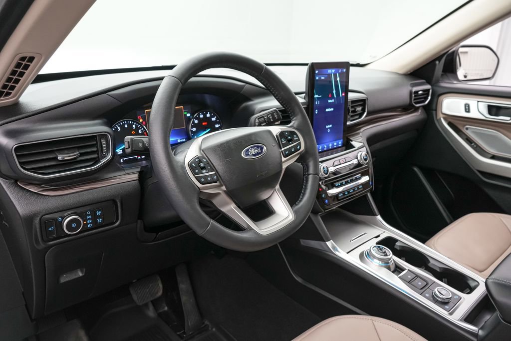 Certified 2023 Ford Explorer Limited w/ Limited Technology Package AWD/4WD image 13