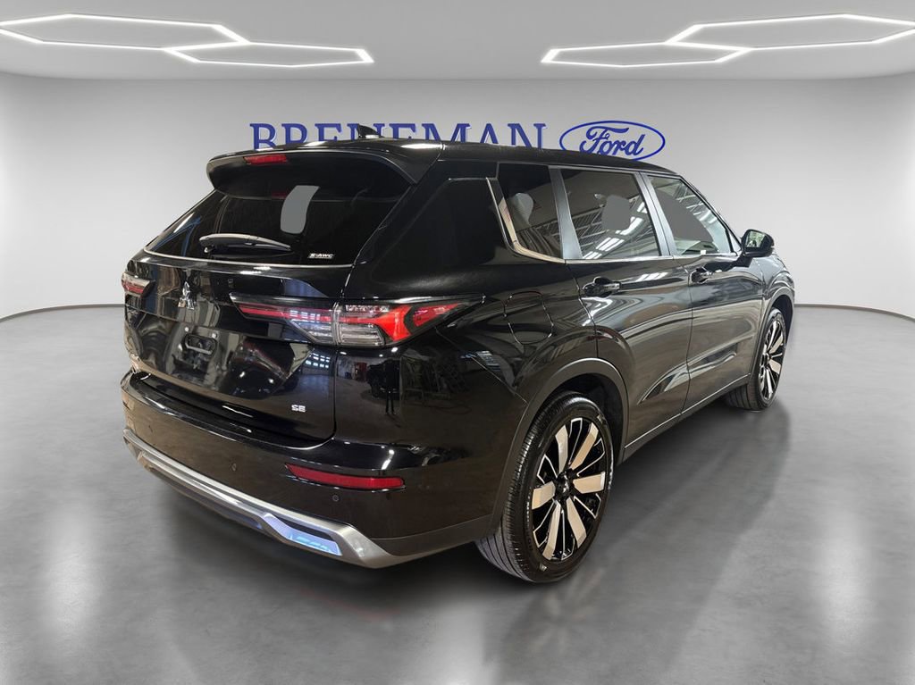 Used 2025 Mitsubishi Outlander SE image 7