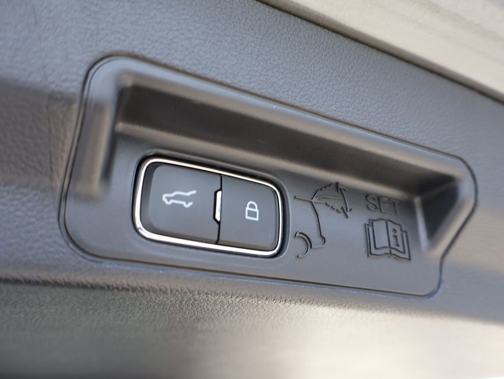 Certified 2025 Ford Explorer Platinum w/ LUX Leather Package image 18