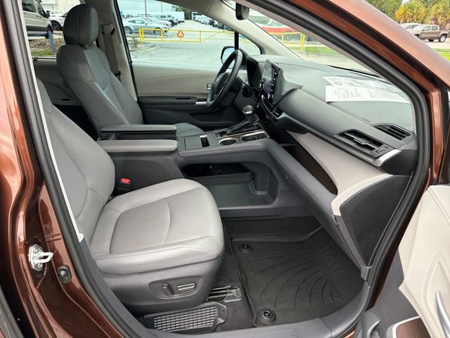 Used 2022 Toyota Sienna XLE FWD image 11