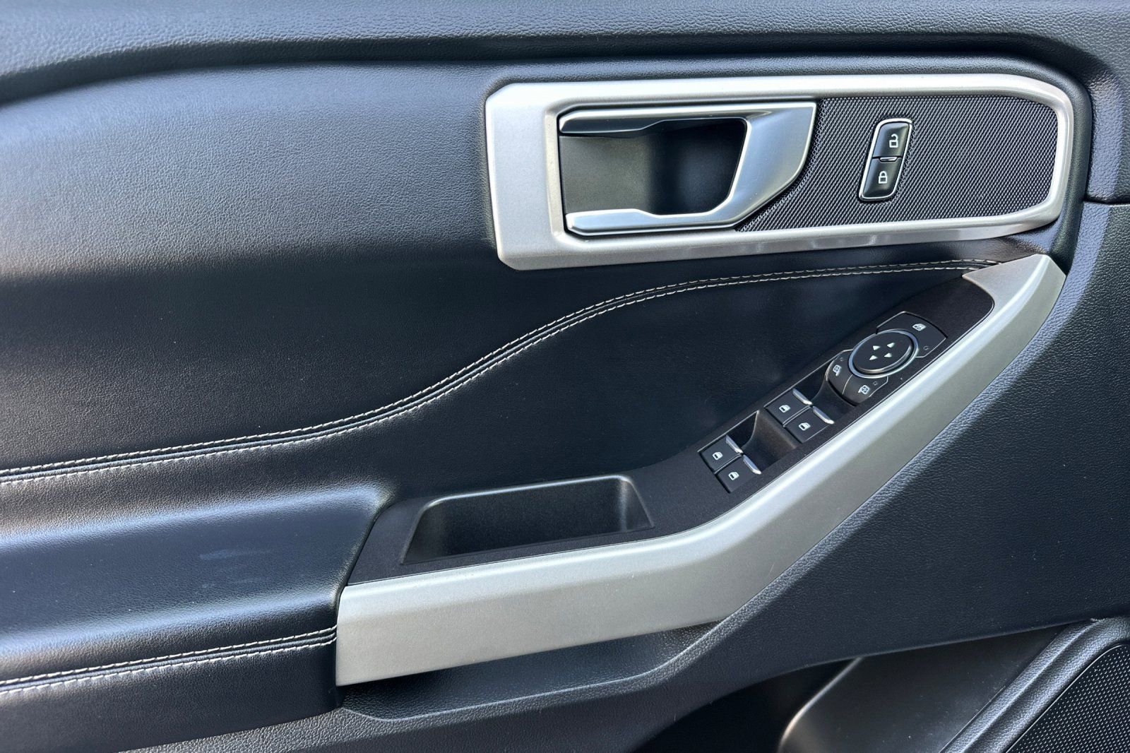 Certified 2022 Ford Explorer XLT w/ Equipment Group 202A image 10