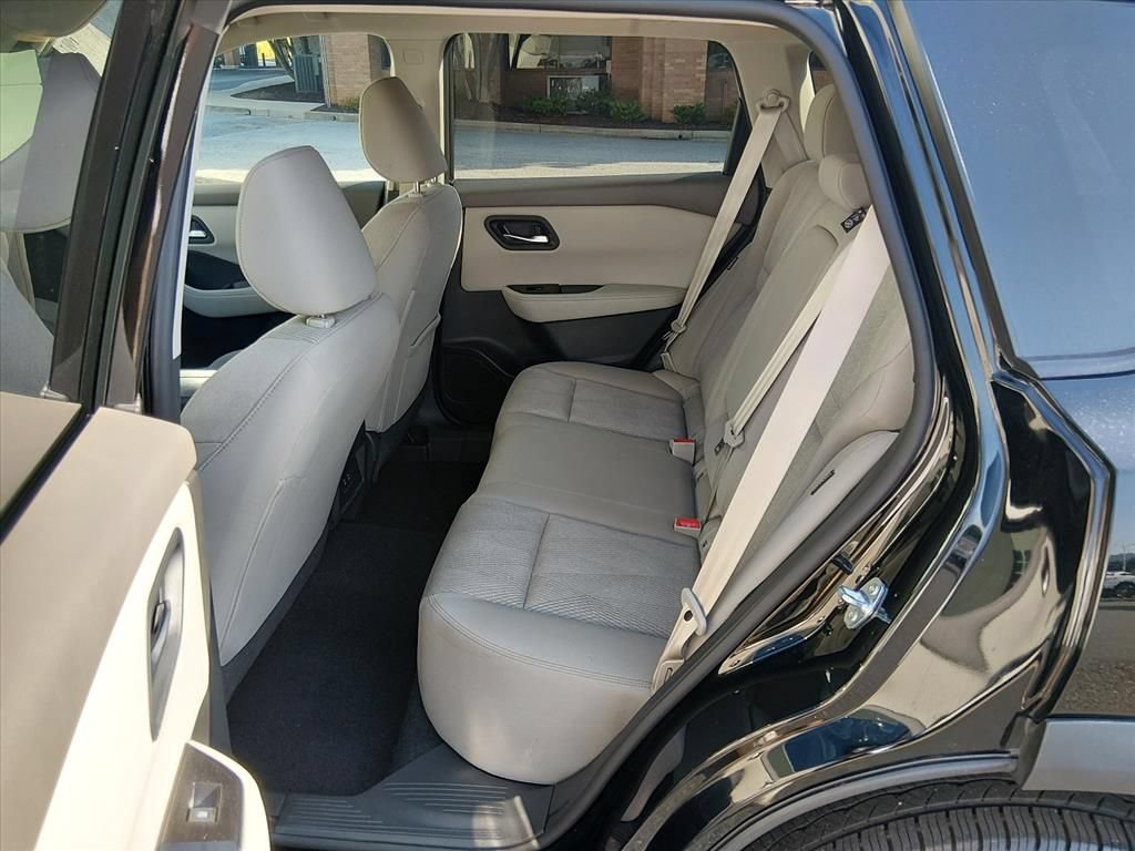 Used 2025 Nissan Rogue SV FWD image 13