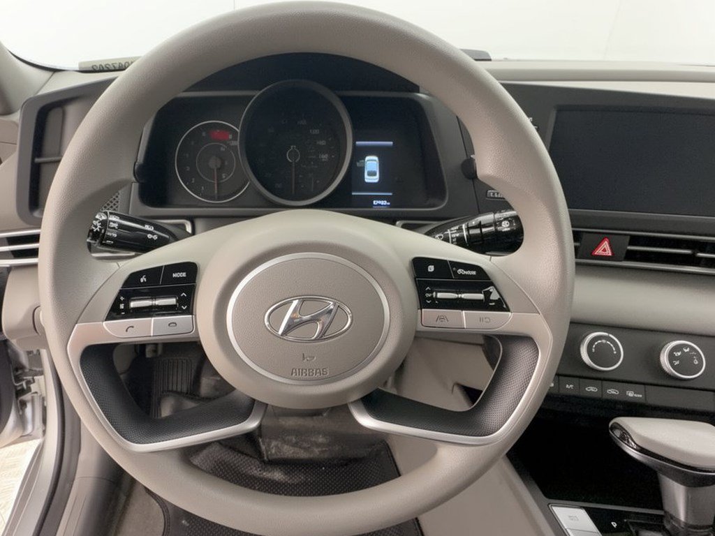 Used 2021 Hyundai Elantra SE FWD image 10