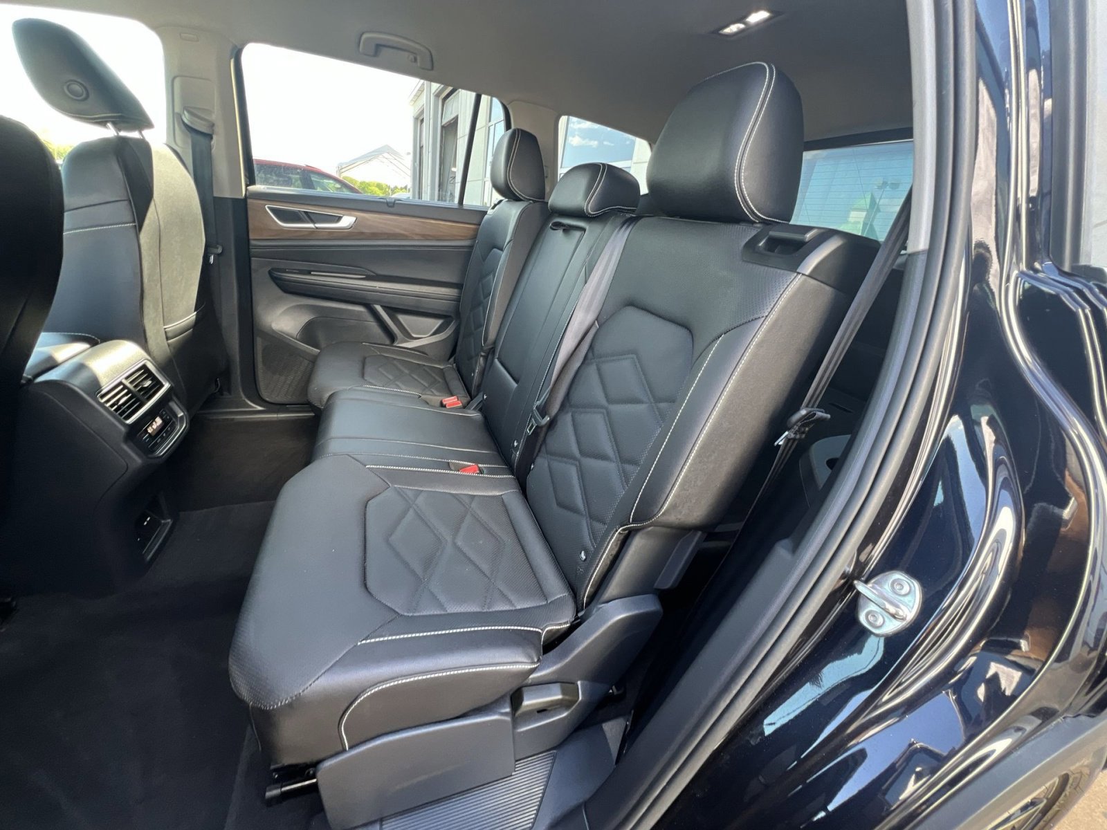 Used 2025 Volkswagen Atlas SE FWD image 31