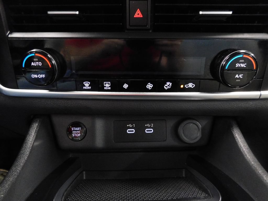 Used 2025 Nissan Rogue SV AWD/4WD image 28