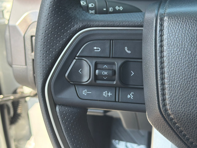 Used 2025 Toyota 4Runner SR5 AWD/4WD image 26