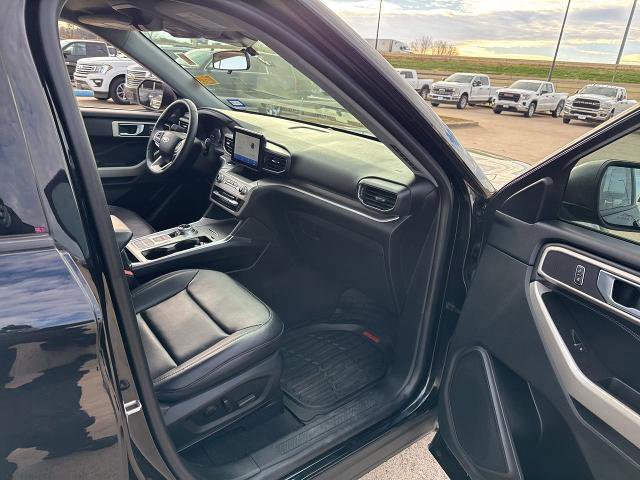Certified 2022 Ford Explorer XLT w/ Equipment Group 202A image 17
