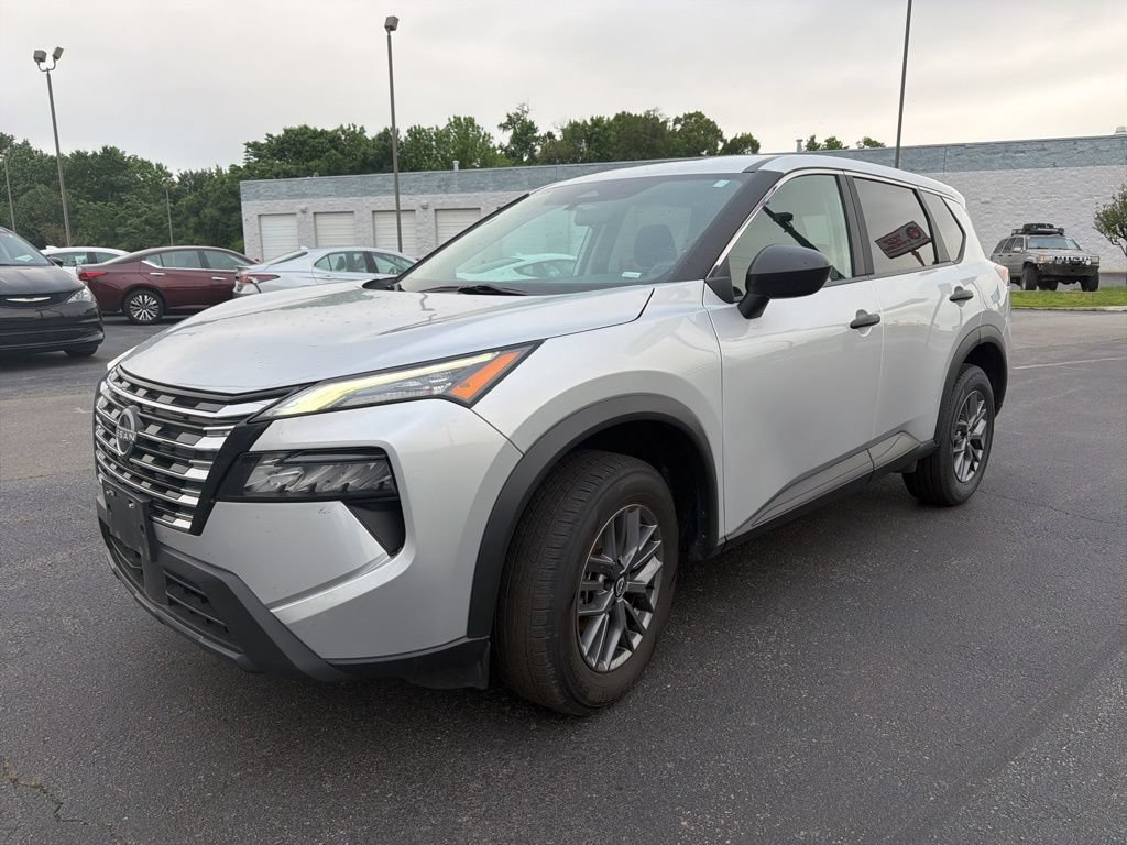 Used 2024 Nissan Rogue S FWD image 14