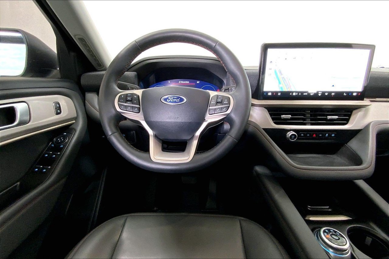 Certified 2025 Ford Explorer Active w/ Active Comfort Package RWD image 4