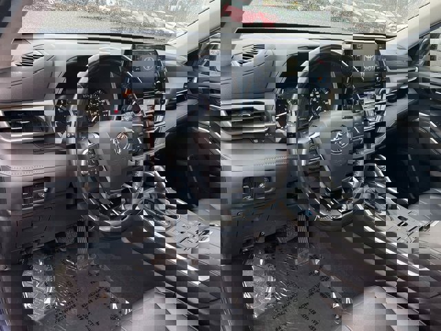 Used 2020 Toyota Highlander XLE image 12