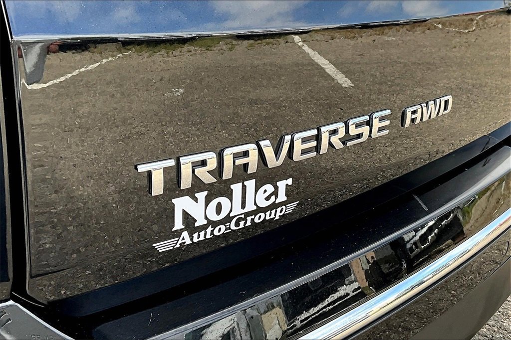 Used 2023 Chevrolet Traverse High Country image 10