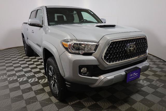 Used 2019 Toyota Tacoma TRD Sport AWD/4WD image 3