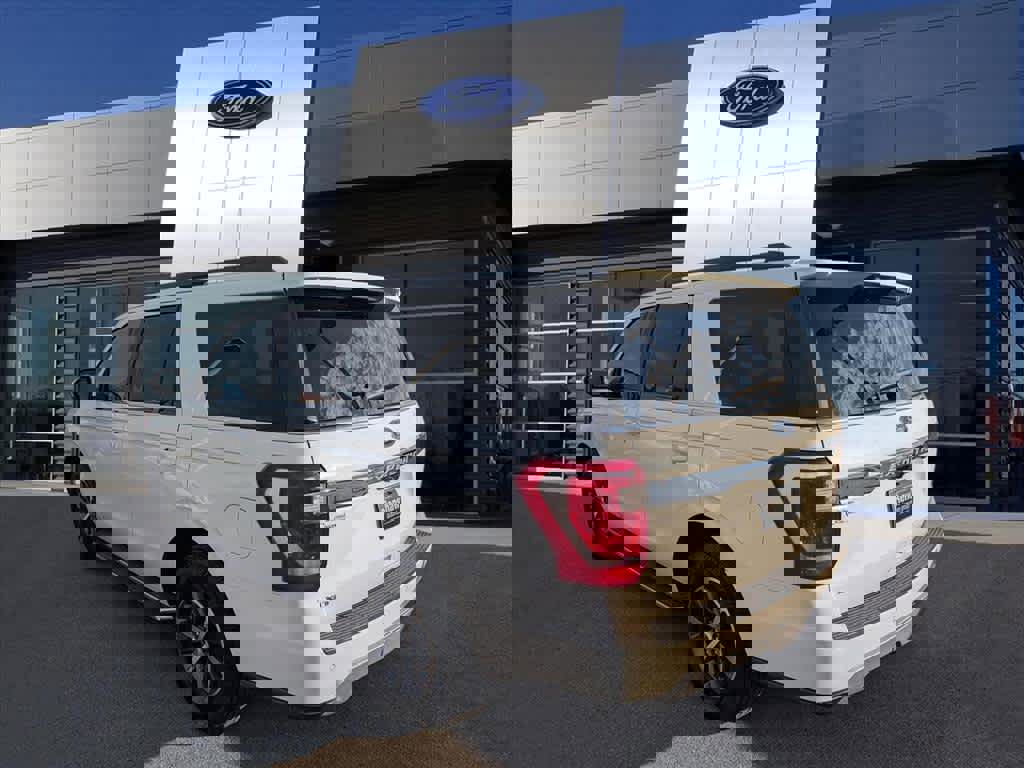 Certified 2020 Ford Expedition XLT w/ Equipment Group 202A image 3