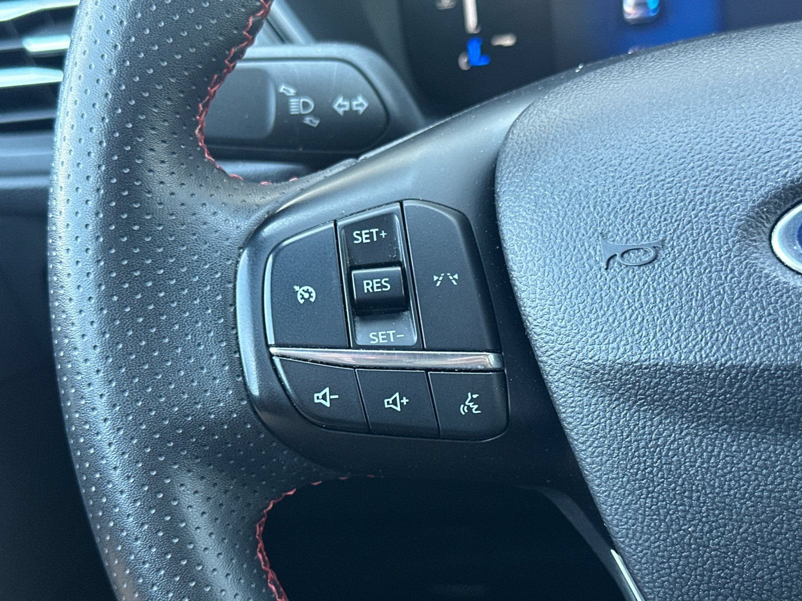 Certified 2025 Ford Escape ST-Line FWD image 24