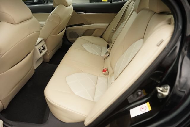 Used 2018 Toyota Camry XLE FWD image 13