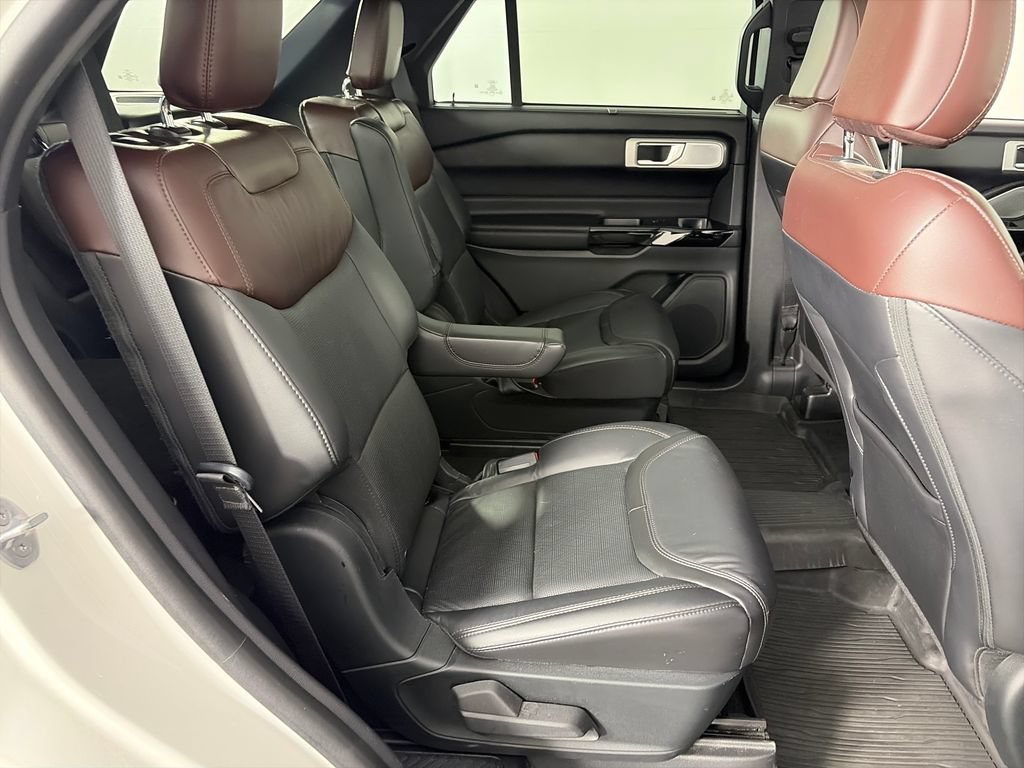 Certified 2022 Ford Explorer Platinum w/ Equipment Group 601A AWD/4WD image 29