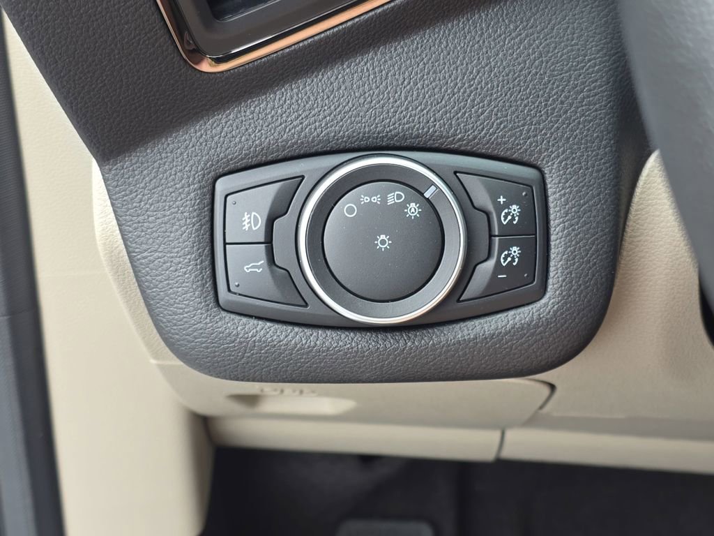 Certified 2017 Ford Escape Titanium FWD image 23