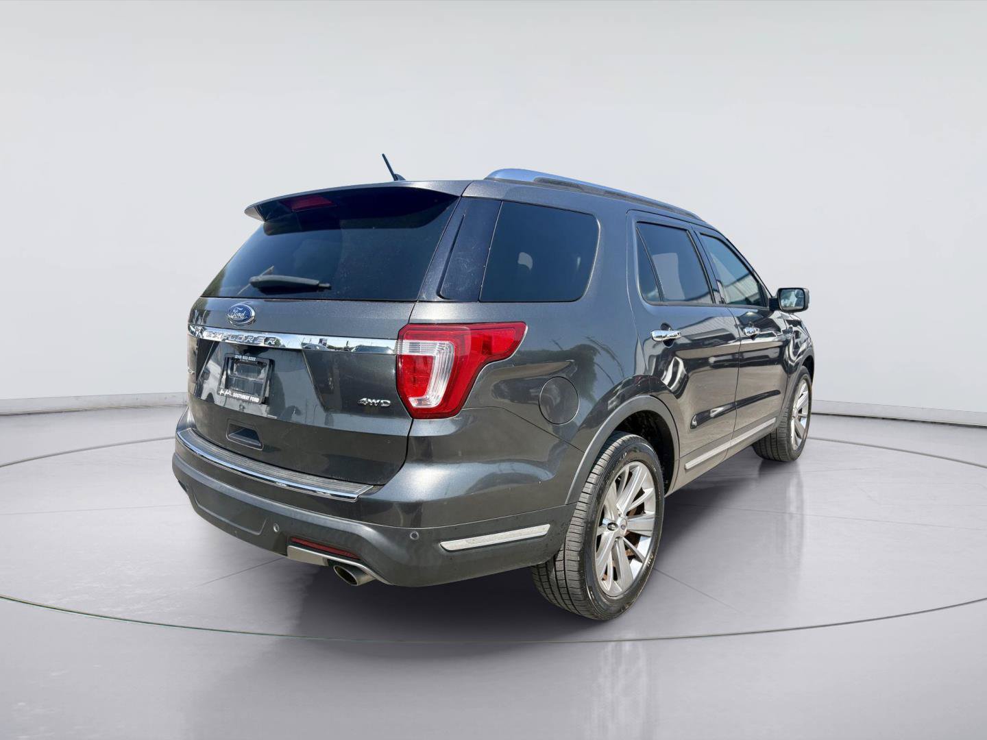 Certified 2018 Ford Explorer Limited AWD/4WD image 5