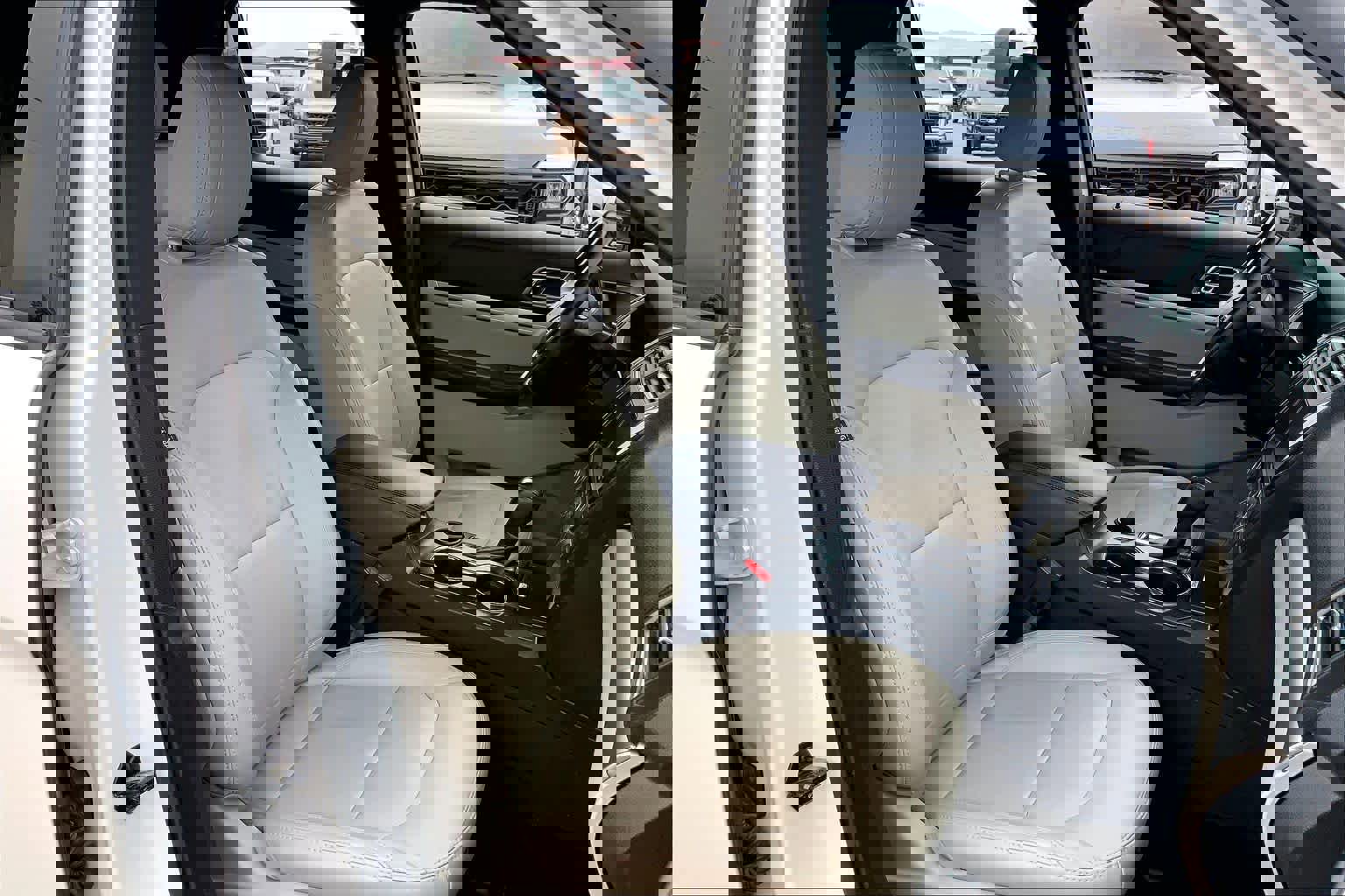 Certified 2018 Ford Explorer XLT w/ Equipment Group 202A image 11