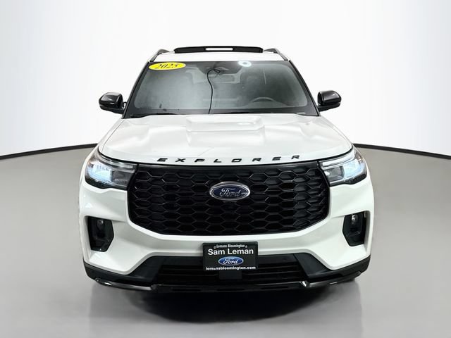 Certified 2025 Ford Explorer ST-Line AWD/4WD image 2